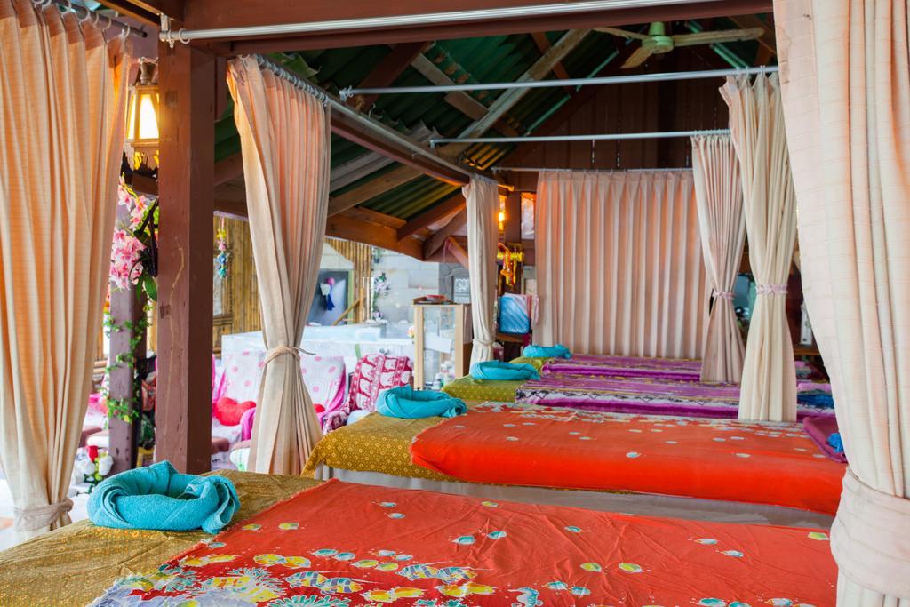 The Expat Hotel Patong Экстерьер фото