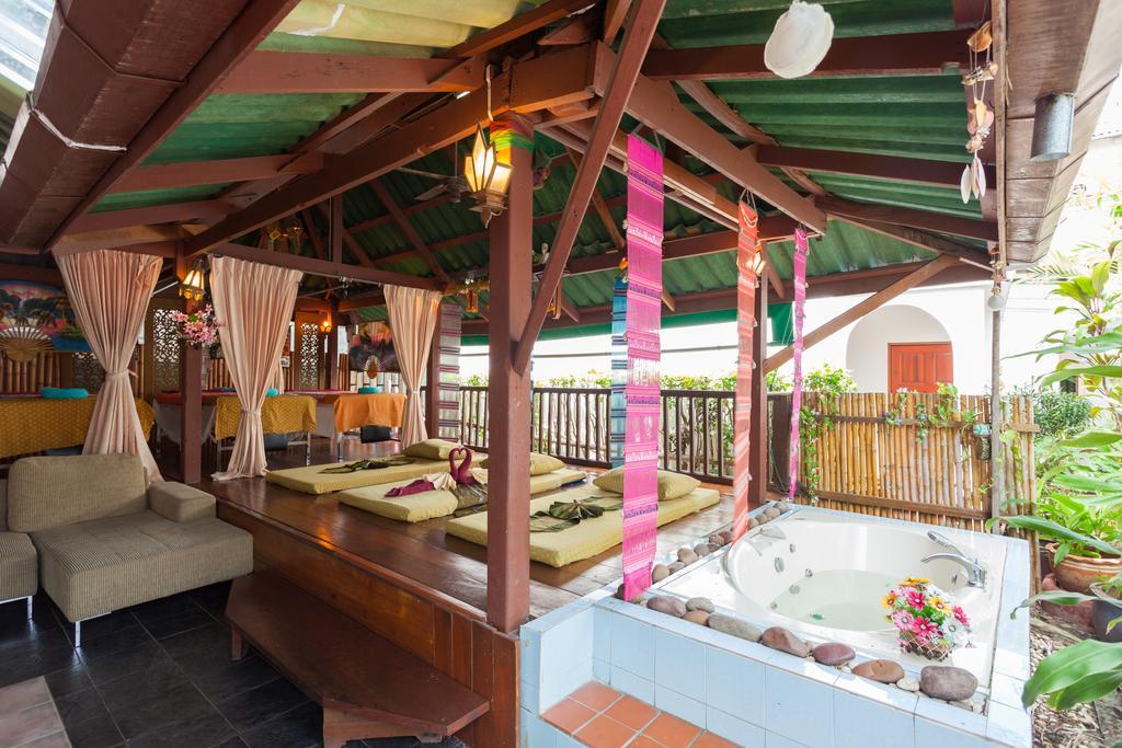 The Expat Hotel Patong Экстерьер фото