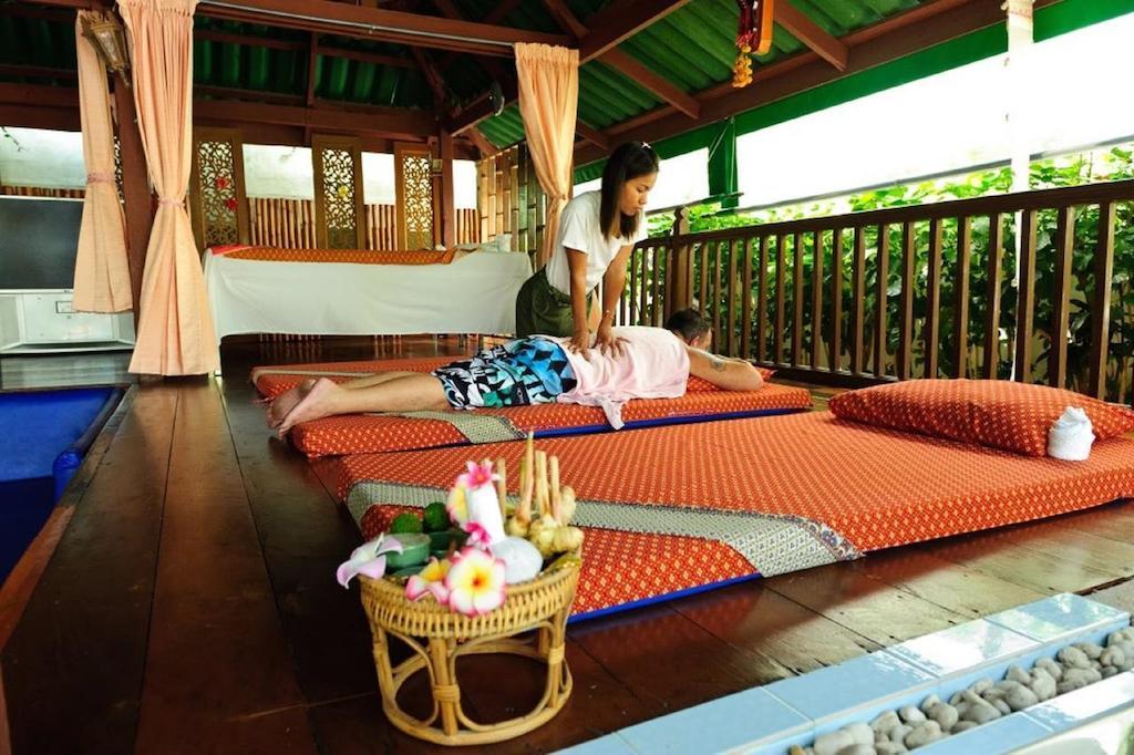 The Expat Hotel Patong Экстерьер фото