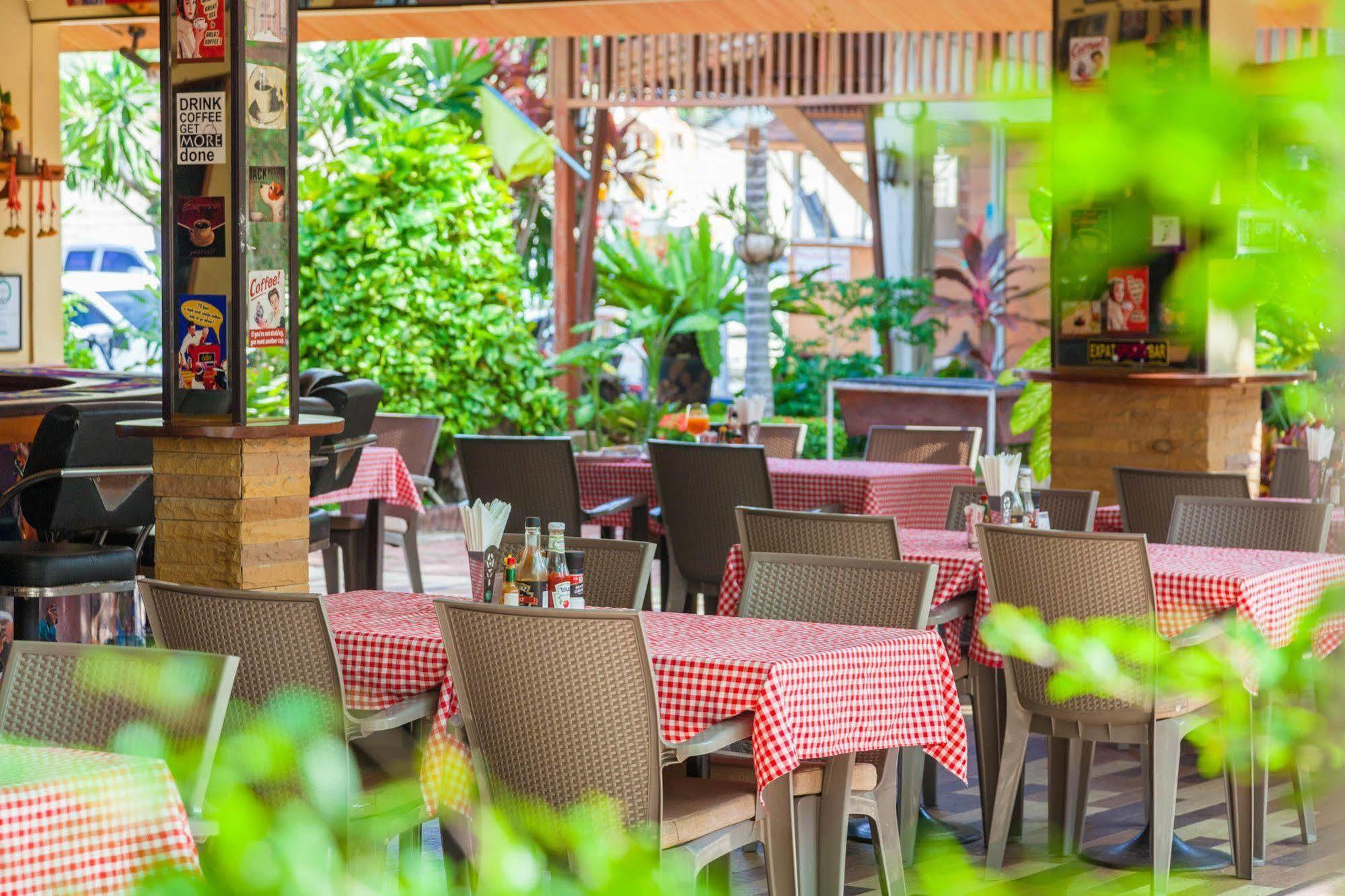 The Expat Hotel Patong Экстерьер фото