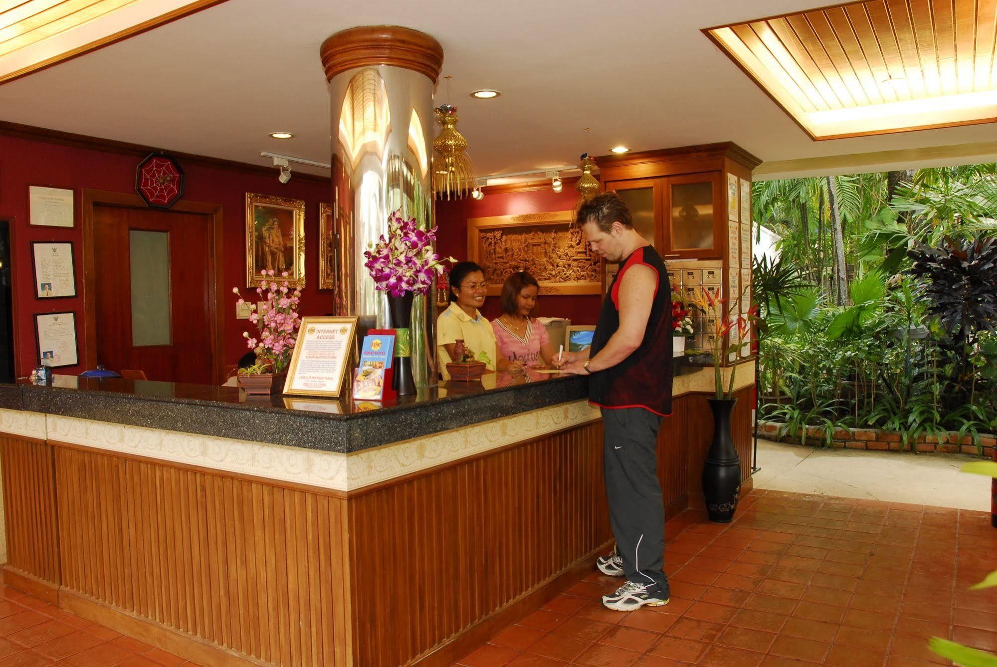 The Expat Hotel Patong Экстерьер фото