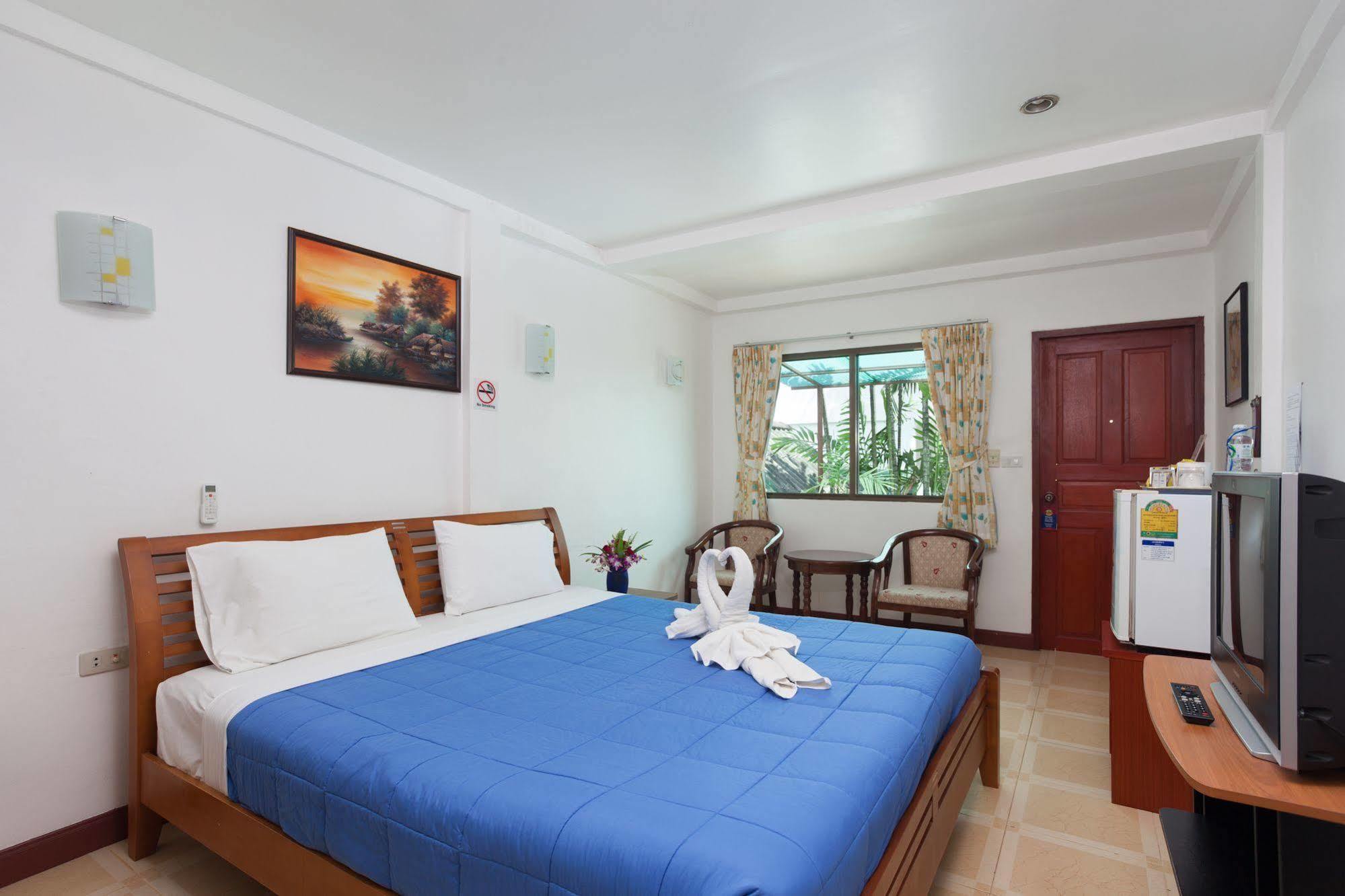 The Expat Hotel Patong Экстерьер фото